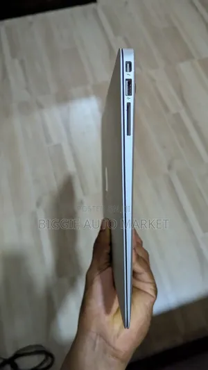 Apple MacBook Air 2017 8GB RAM, Intel Core i7, 500GB SSD