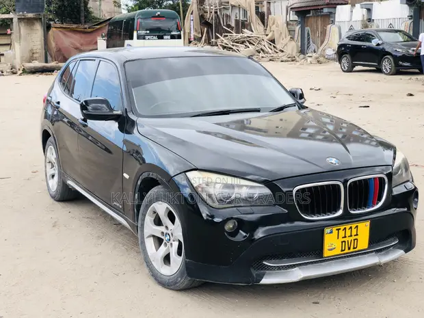 BMW X1 2011 Nyeusi - 1