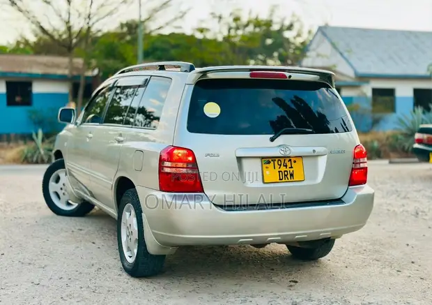 Toyota Kluger 2004 Nyeupe - 1