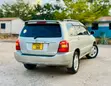 Toyota Kluger 2004 Nyeupe - 2