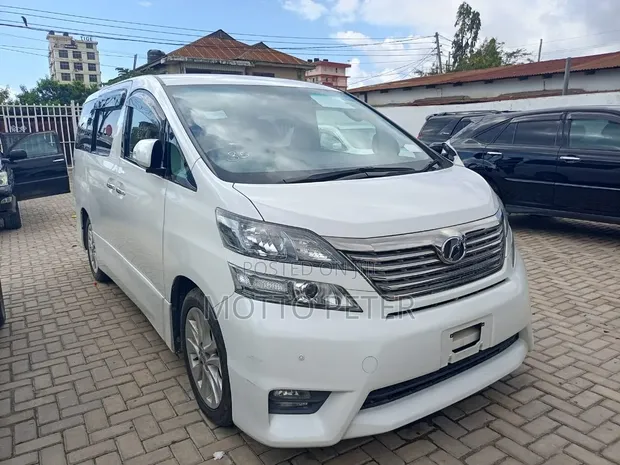 Toyota Vellfire 2009 Nyeupe - 1