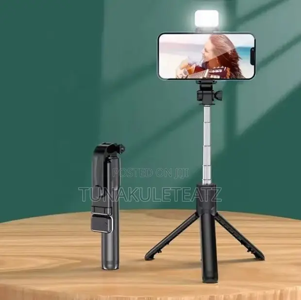 R1s-L 3-in-1 Selfie Stick Tripod with LED Light - 1