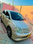 Toyota IST 2004 Dhahabu - 5