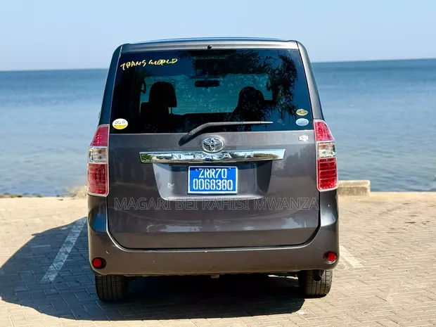 Toyota Noah 2007 Gray - 1