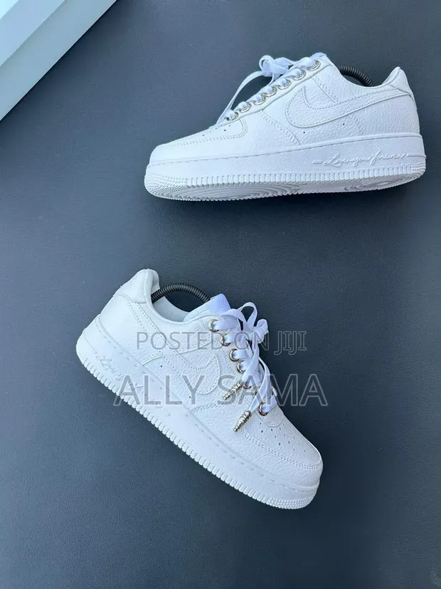 Viatu vya Nike Air Force 1 Nyeupe vya Ngozi kwa Wanaume - 1