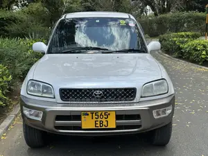 Toyota RAV4 Base 4x4 1999 Silver