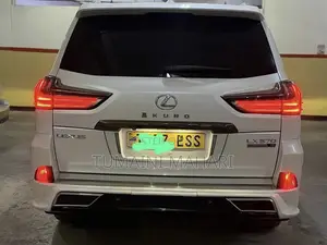 Lexus LX 570 Kuro Edition 2021
