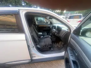 Mitsubishi Outlander 2016 Ina Viti 7