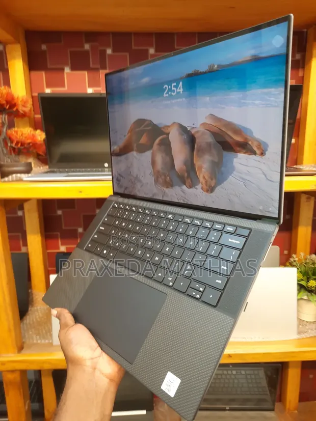 Dell Precision 5550 Laptop: i7, 16GB RAM, 512GB SSD - 1