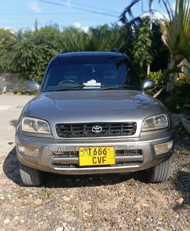 Toyota RAV4 1999 Nyeupe - 1