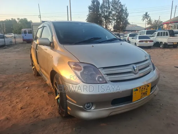 Toyota IST 2005 Gold - 1