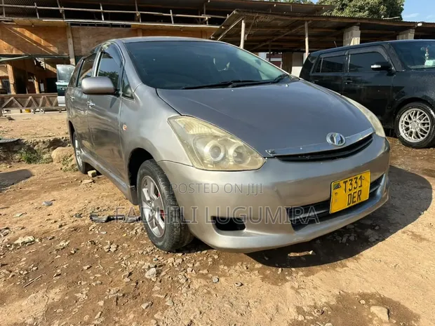 Toyota Wish 2004 Beige - 1