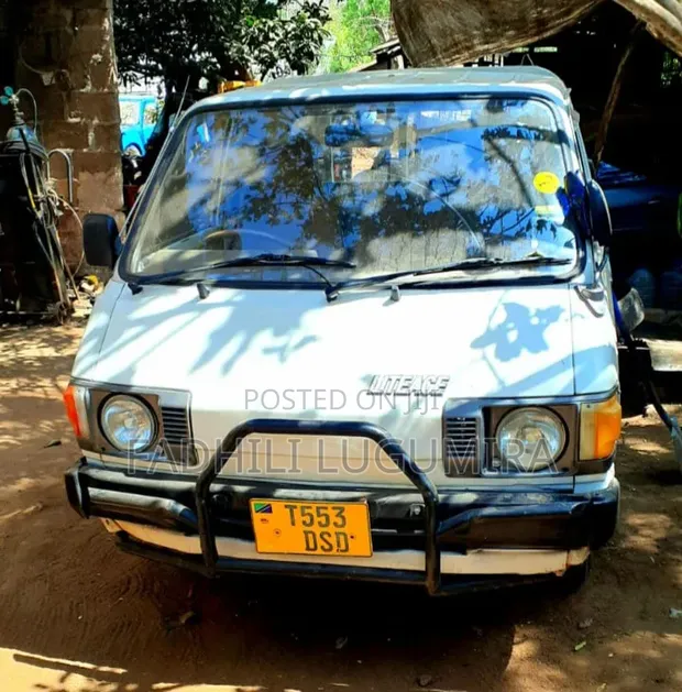 Toyota Lite-Ace Lori Ndogo 2003 Nyeupe - 1