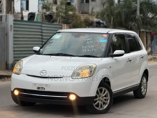 Mazda Verisa 2010 Pearl White - 1