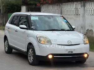 Mazda Verisa 2010 Nyeupe