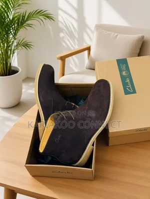 Viatu vya Clarks Suede Chukka - Brown