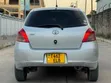 Toyota Vitz 2005 Nyeupe - 2