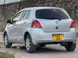 Toyota Vitz 2005 Nyeupe - 4