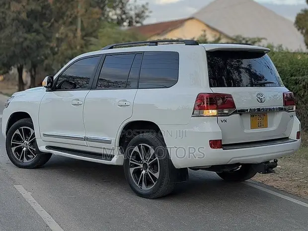 Toyota Land Cruiser 2014 Nyeupe - 1