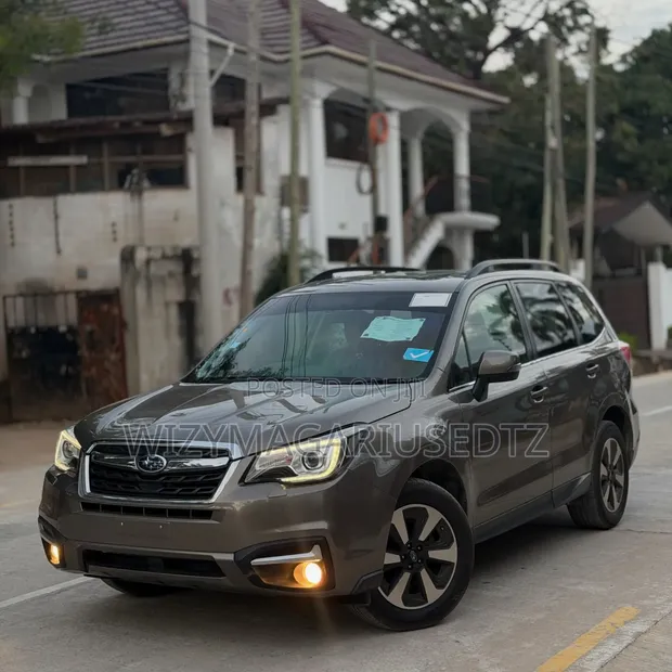 Subaru Forester 2017 Kahawia - 1