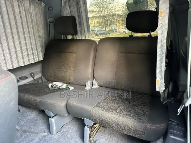 Toyota Noah 2.0 FWD (8 Sehemu) 2001 Nyeusi - 1