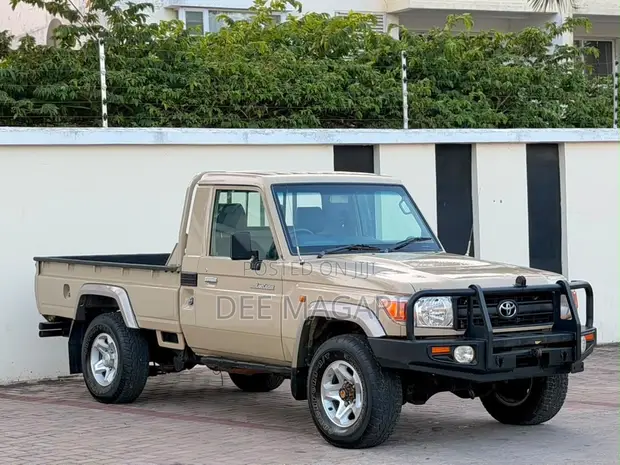 Toyota Land Cruiser 79 Series 2012 - 1