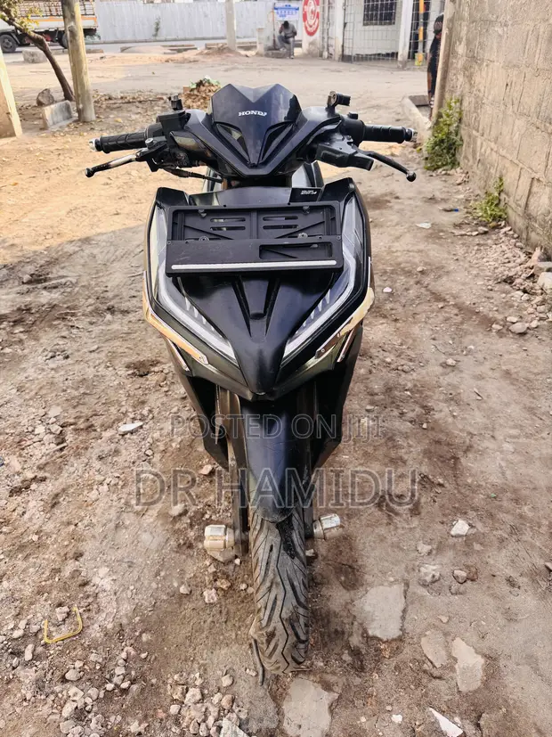 Honda Vario 150 Scooter 2022 Black - 1