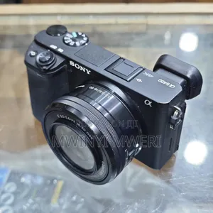 Sony A6400 Mirrorless Camera na Lens ya 16-50mm (Iliyo tumika, Lugha ya Kijapani)