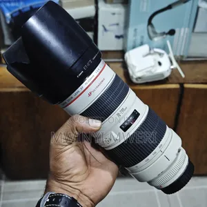 Canon EF 70-200mm f/2.8L IS USM Telephoto Zoom Lens