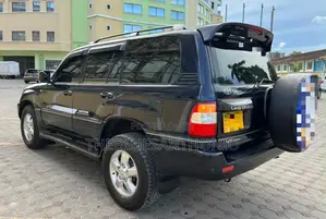 Toyota Land Cruiser VX Series 100 Mwaka 2004
