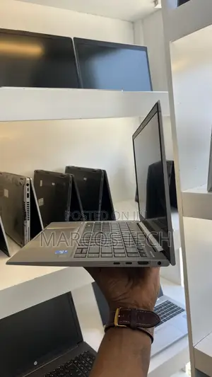 Laptop HP ZBook Firefly 14 G8 - 16GB RAM, 256GB SSD