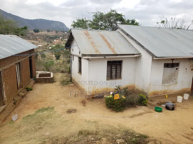 4 Bedroom House for Sale in Kwediboma - 1