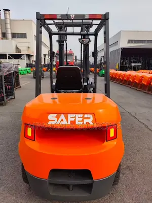 Forklift ya Dizeli 3.5-Tani, Kuinua 5m, Mlingoti wa Stage 3
