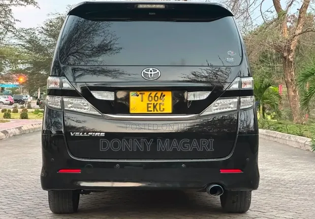 Toyota Vellfire 2010 Nyeusi - 1