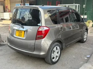 Toyota Ractis 2006 Kijivu