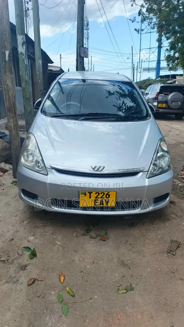 Toyota Wish 2005 Nyeupe - 1