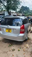 Toyota Wish 2005 Nyeupe - 2