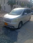Toyota Noah 2010 Nyeupe - 1