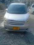 Toyota Noah 2010 Nyeupe - 4