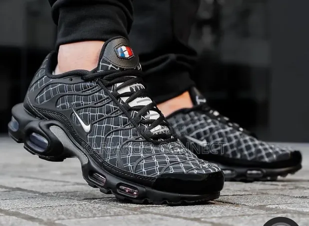 Nike Sneakers - Mpya Kabisa - 1