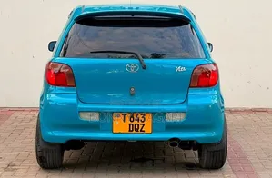 Toyota Vitz 2004 Bluu