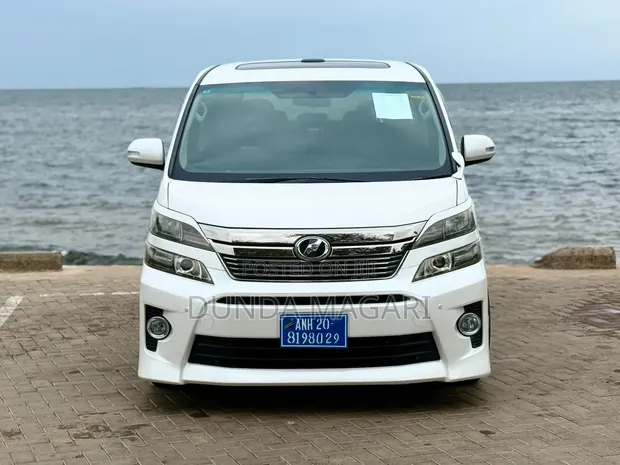 Toyota Vellfire 2011 Nyeupe - 1