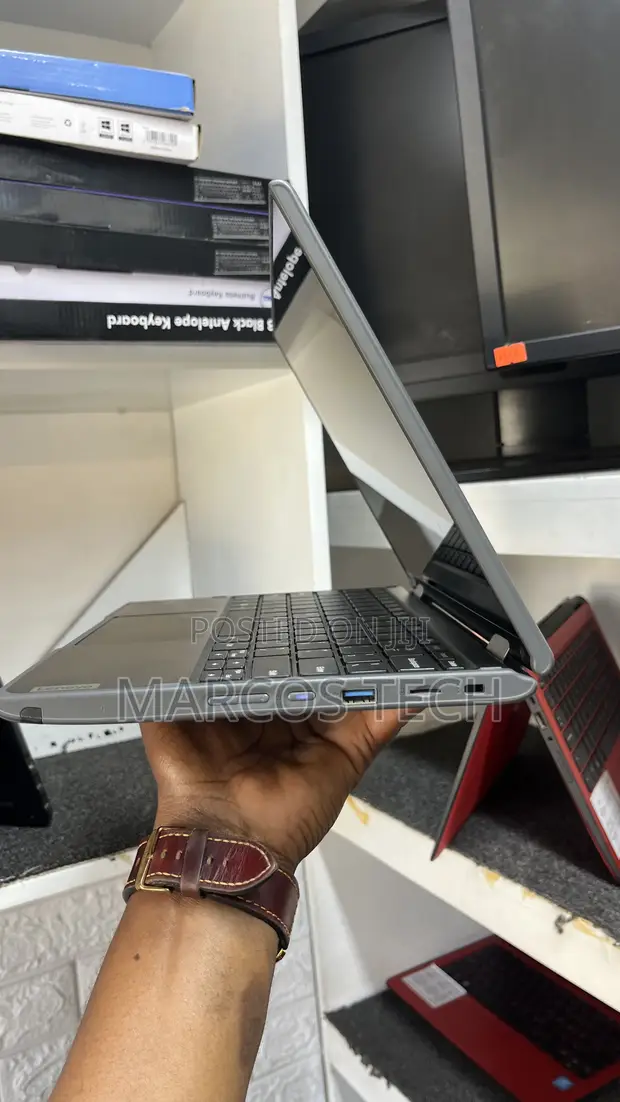 Laptop Lenovo 300e x360 Convertible 4GB RAM 128GB SSD - 1