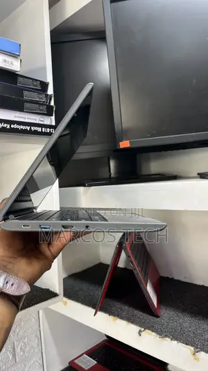 Laptop Lenovo 300e x360 Convertible 4GB RAM 128GB SSD