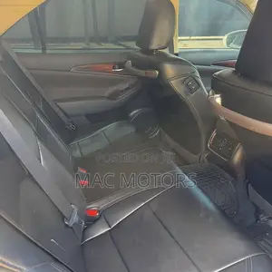 Toyota Crown Hybrid 2015 Silver
