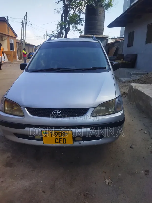 Toyota Corolla Spacio 2000 Silver - 1
