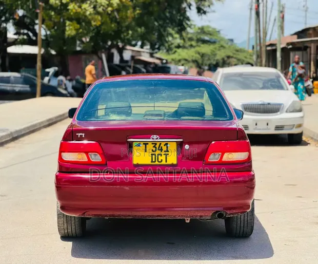 Toyota Carina 2000 Nyekundu - 1
