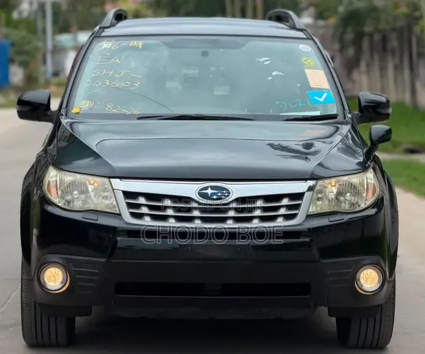 Subaru Forester 2011 Nyeusi - 1