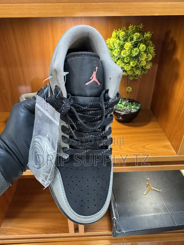 Nike Air Jordan 1 Low SE - Ukubwa 42 - 1