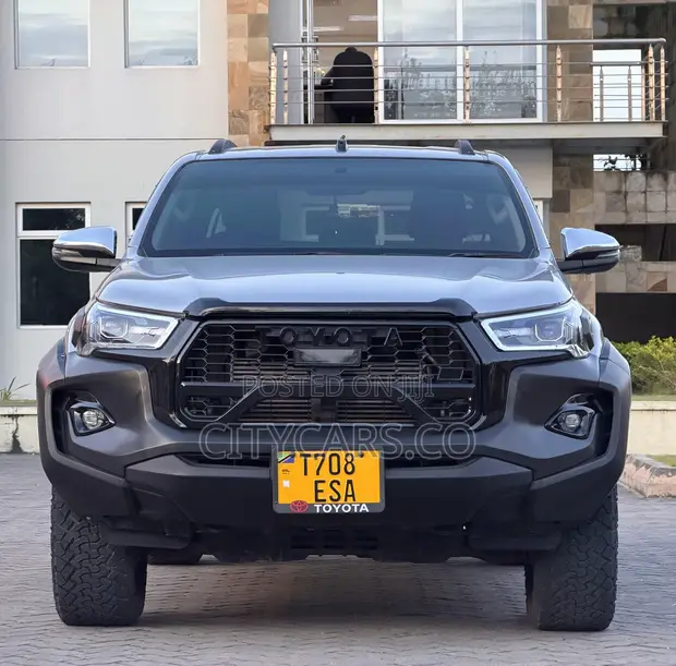 Toyota Hilux Double Cab 2020 Silver - 1